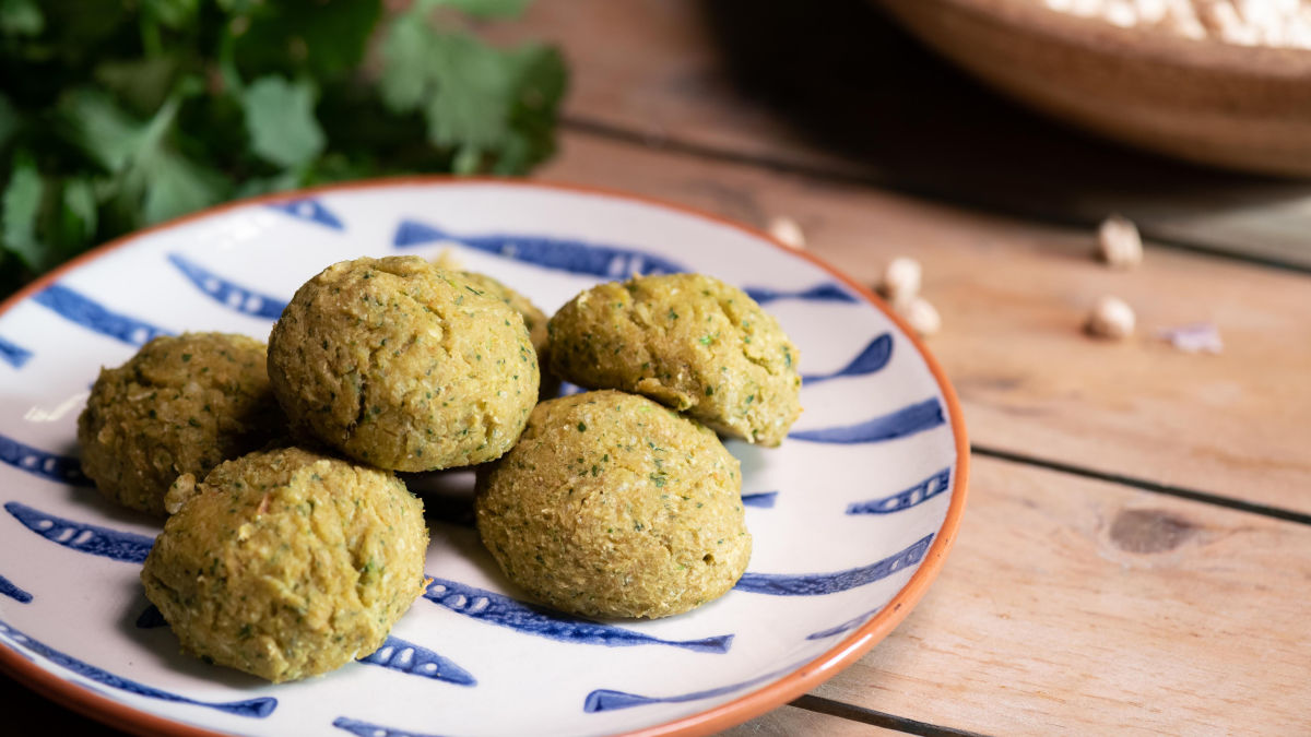 "Bolos" de bacalhau e  grão