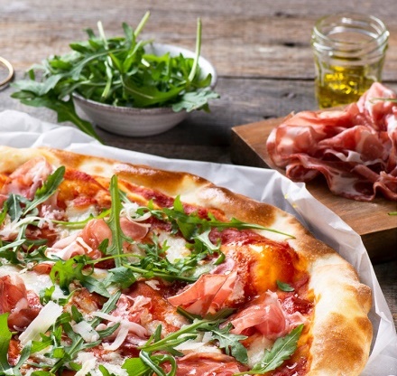 Pizza de presunto e queijo com base de  espelta